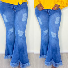 Load image into Gallery viewer, Washed Ripped V-Raw Hem Jeans
